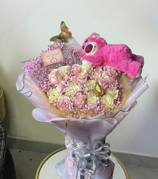 Ramo flores con oso de peluche